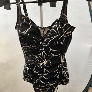 Black and White Swimsuit with Abstract Pattern Croft & Barrow size 12